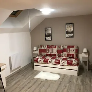 Au Bout Du Bois Piscine Sauna Hammam Accessible En Saison Et Le Accessible Toute L Annee Appartement